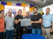 Prefeito Lucas Santos entrega obras para a saúde e educação e assina ordens de serviços