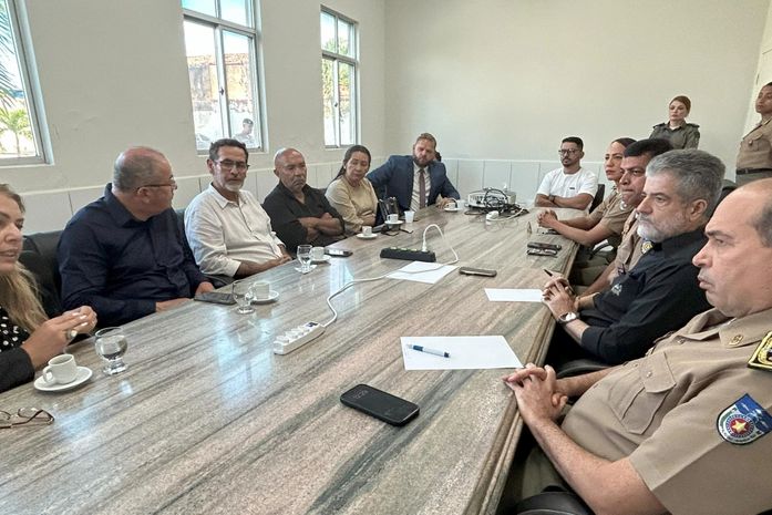 Secretário de Segurança e Comandante da PM recebem familiares do jovem Gabriel Lincoln