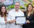 Luciano Barbosa recebe Certificado Prefeito Amigo do Desenvolvimento Social