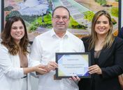 Luciano Barbosa recebe Certificado Prefeito Amigo do Desenvolvimento Social