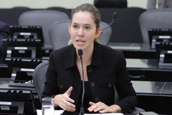 Cibele Moura lamenta feminicídio e reforça combate à violência contra a mulher no Agosto Lilás