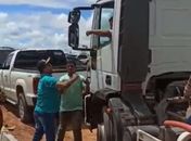 Pré-candidato da oposição agride e tenta impedir trabalho de motorista de caminhão pipa em Lagoa da Canoa