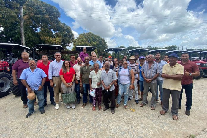 Alfredo Gaspar entrega 11 tratores para fortalecer a agricultura familiar em Alagoas, com emenda de mais de R$ 1,4 milhão