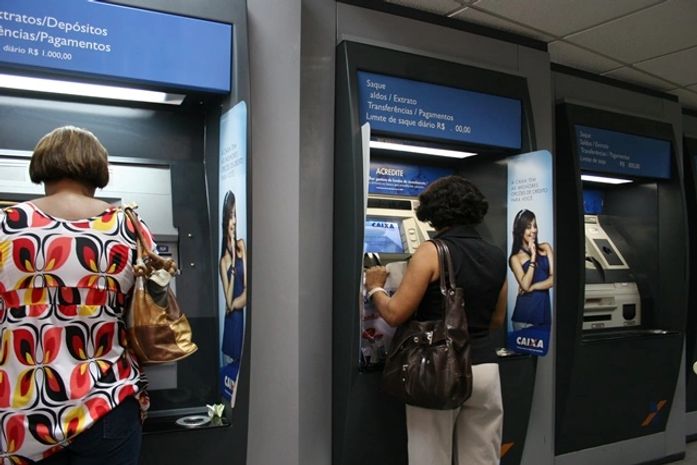 Servidores do Estado inseridos na 1ª faixa salarial recebem nesta terça-feira 