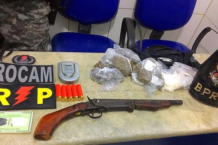 Armas e drogas estavam entre o material apreendido pela Radiopatrulha