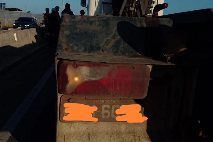 Engavetamento envolvendo vários veículos, na Ponte Divaldo Suruagy, deixa  mulher ferida e causa lentidão no trânsito