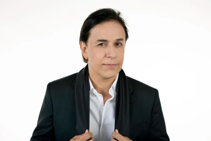 Tom Cavalcante apresenta seu novo espetáculo “No tom do Tom”