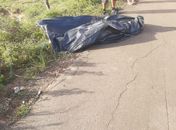 Vítima estava na garupa de uma motocicleta que foi atingida por um carro.