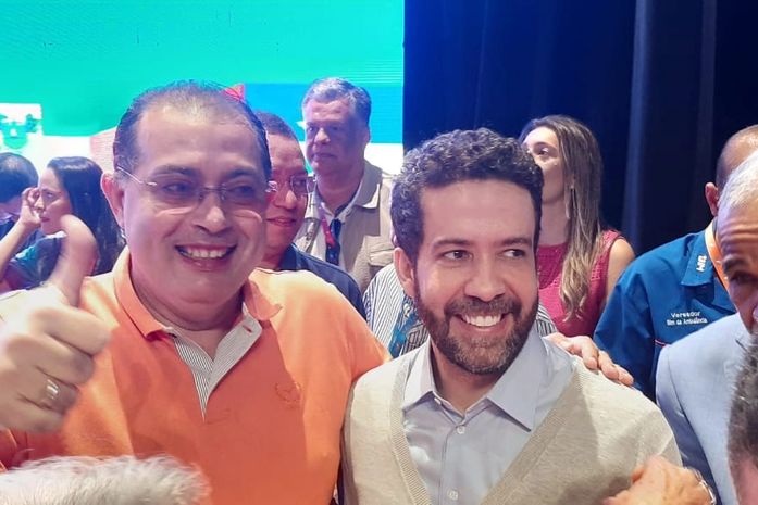 Bezerra ao lado do deputado André Janones candidato a Presidência do Brasil