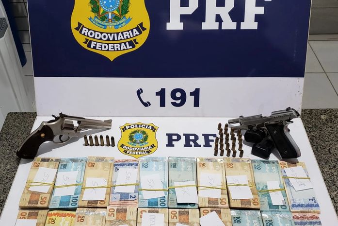 PRF prende dois homens armados e com R$ 82 mil proveniente de jogos de azar