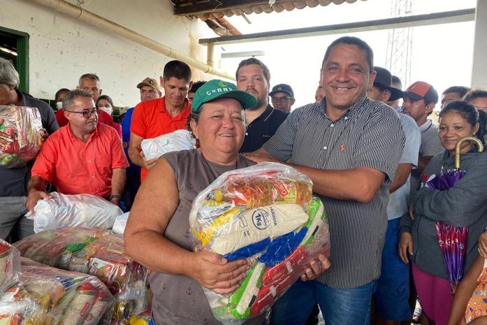 Traipu Carinhoso: Prefeitura distribui cestas básicas para centenas de famílias