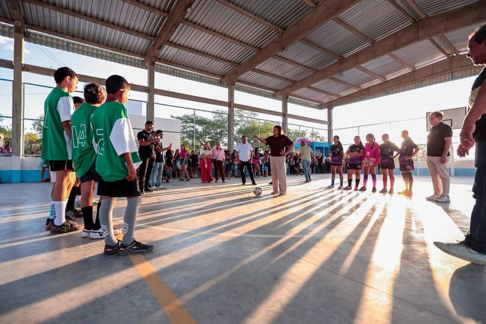 Ziane Costa inaugura quadra poliesportiva no Povoado Gangorra durante programação de Emancipação Política de Delmiro Gouveia