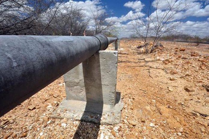Rompimento de adutora prejudica abastecimento da parte alta de Arapiraca