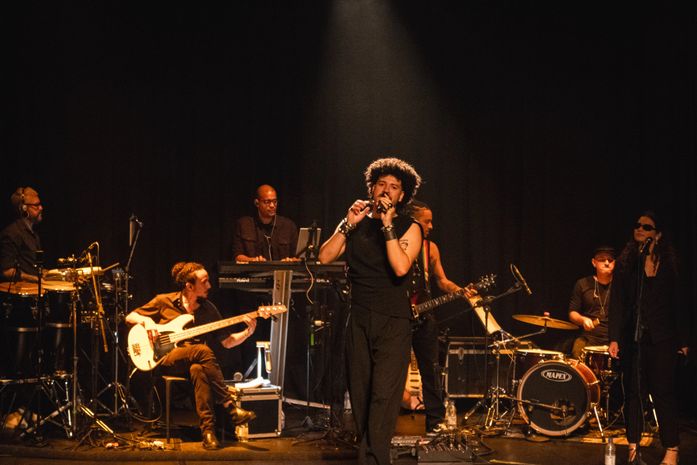 Pedro Vermelho canta AMY - Uma noite para ficar na memória