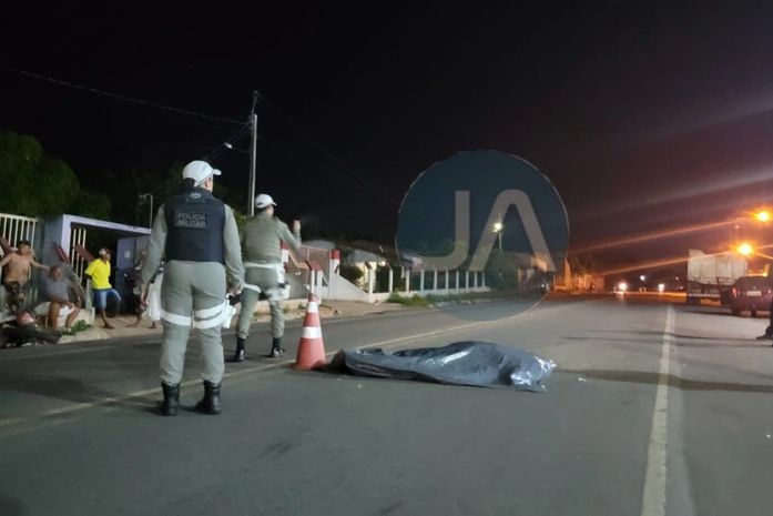 Homem morre e filho fica ferido em acidente com caminhão na AL-110, em Arapiraca