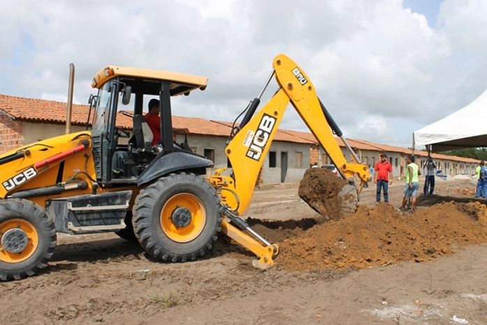 Jequiá da Praia: Obra garante água tratada em residencial