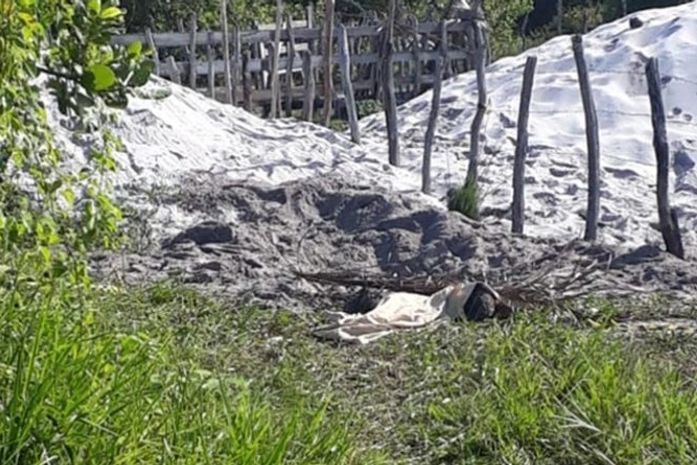 Dois cadáveres são do sexo feminino e um masculino.