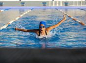 Estudante de escola municipal é campeã estadual de natação: "Saí do medo da piscina para o pódio", diz Júlia Vitória