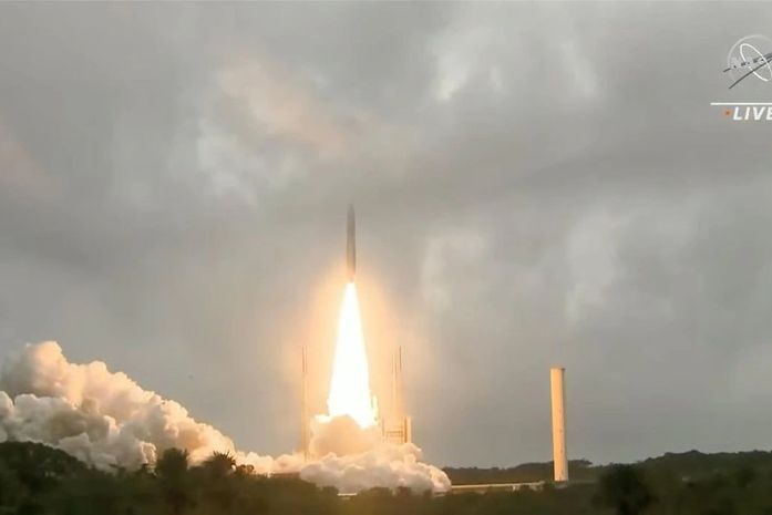 Nasa lança com sucesso supertelescópio James Webb