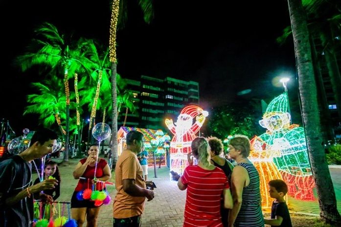 Prefeitura descentraliza decoração natalina em Maceió