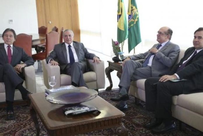 Após reunião, Temer, Maia, Gilmar e Eunício defendem reforma política no Brasil