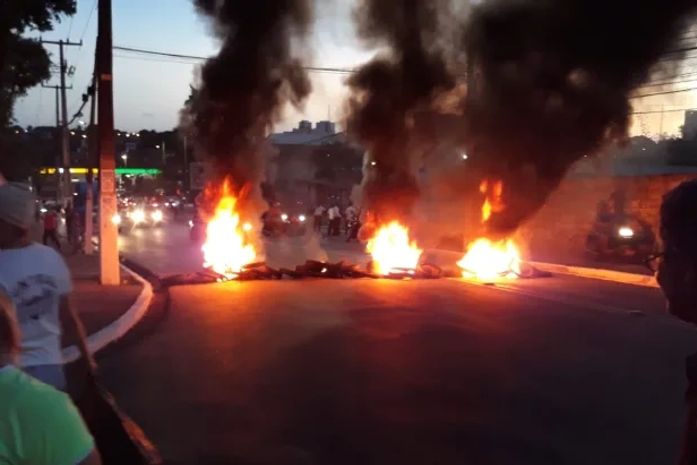 Protesto de donos de quiosques do Terminal Rodoviário de Maceió