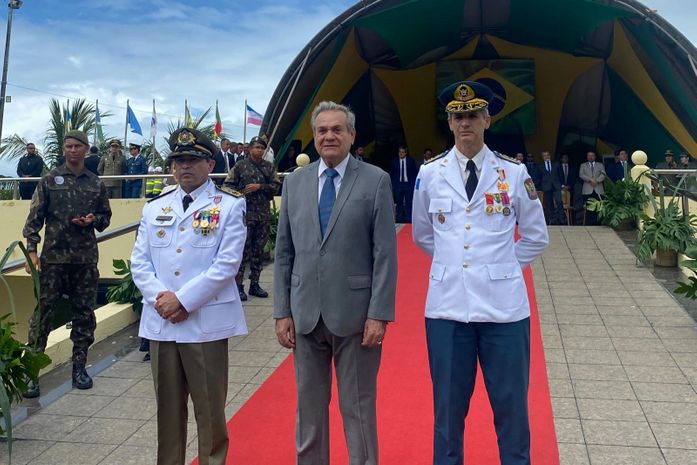 Governador em exercício Ronaldo Lessa