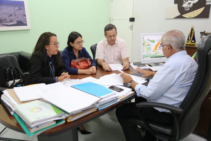 Programação da Festa da Padroeira de Arapiraca é apresentada ao prefeito Rogério Teófilo