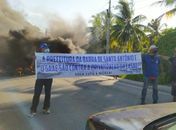 Manifestantes bloqueiam AL-101 Sul contra privatização da Casal 