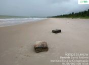 Três novos fardos de navio nazista aparecem em praia alagoana