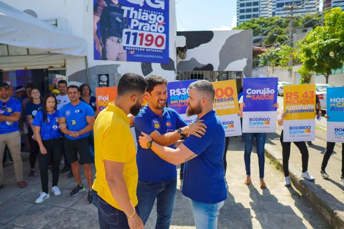 Delegado Thiago Prado inaugura comitê com grande adesivaço