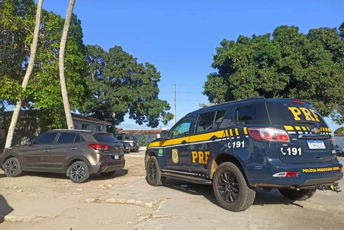 PRF recupera veículo roubado em Pernambuco durante abordagem em Igaci; mulher foi presa