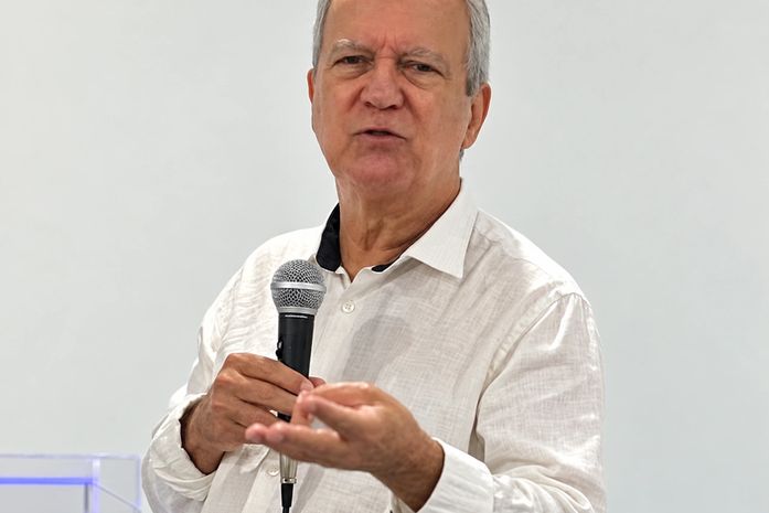Cícero Péricles lança livro que analisa 25 anos de transformações econômicas e sociais em Alagoas