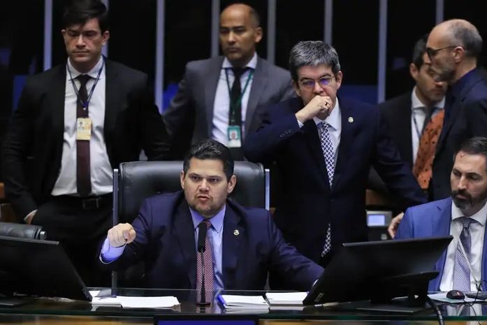 Câmara tenta votar Lei do Mar e Senado recebe Galípolo e Lewandowski