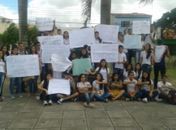 Paralisação de servidores provoca protesto de estudantes em Arapiraca