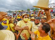 Gilberto Gonçalves inicia campanha à reeleição para prefeitura de Rio Largo com adesivaço na Feira Municipal