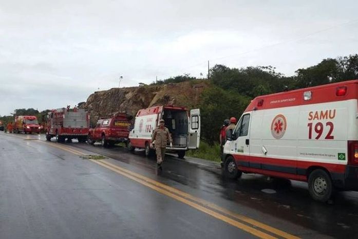 Capotamento de veículo deixa três feridos na Chã do Pilar