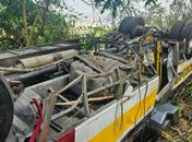 Perícia descarta falha mecânica em ônibus que caiu na Serra da Barriga e deixou 20 mortos