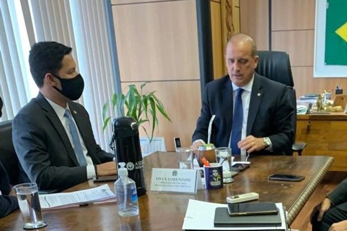 Rodrigo Cunha pede a ministro do Trabalho cobertura previdenciária para mototaxistas e motofretistas. Senador defende isenção de impostos na compra de motos
