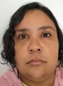 Quem é a mulher de 37 anos presa após fingir ter 12 anos e ser 'adotada' por família em SC