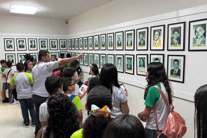Alunos da Escola Vinícius Feitosa visitam Prefeitura de Maceió e aprendem sobre a história do município