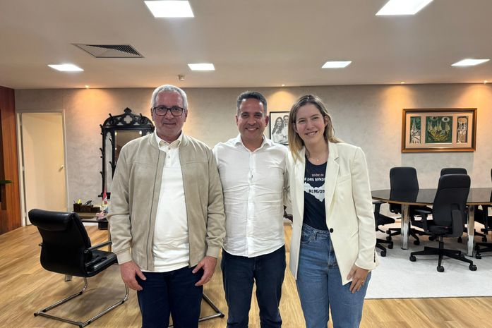 Cibele Moura se reúne com governador e prefeito para atrair mais investimentos em Chã Preta