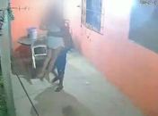 Homem é preso após invadir residência de vizinha, levá-la à força para área de mata e estuprá-la