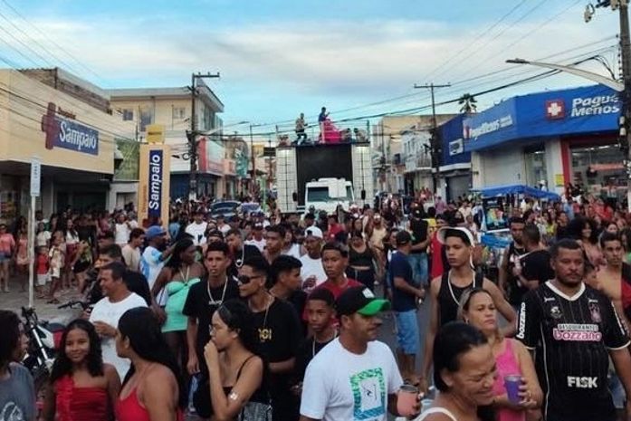 Paty Maionese comemora 23 anos de carreira com brilho e celebração