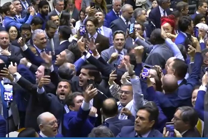 Deputados federais contra o Brasil