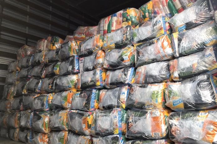 Mais de 4.500 famílias estão sendo beneficiadas com a distribuição de cestas básicas em Delmiro Gouveia