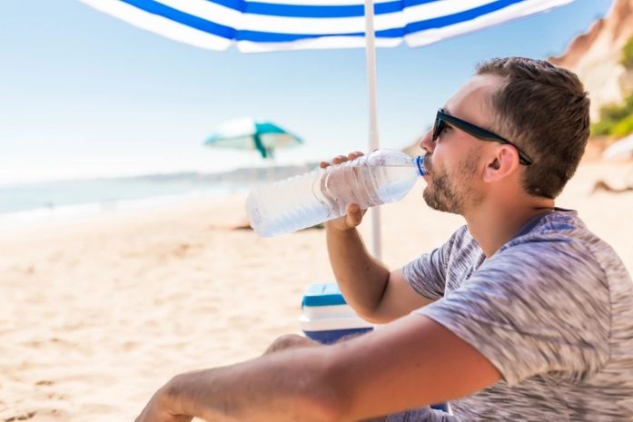 Saúde alerta para necessidade de hidratação e do uso de protetor solar