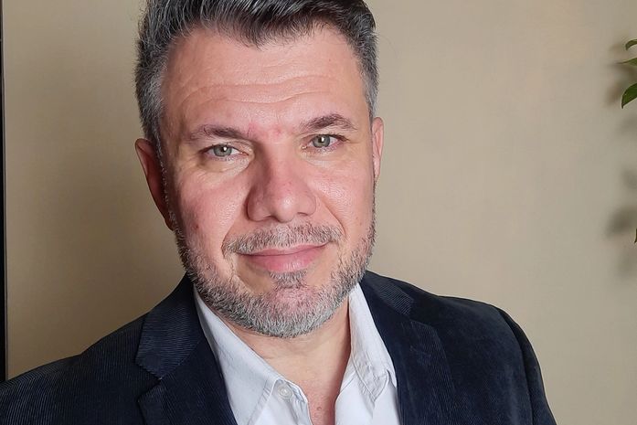 Professor da UFAL publica livro para pensar sociologicamente o cotidiano