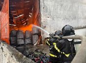 Bombeiros atuam por mais de 12 horas no combate a incêndio de grandes proporções em Maceió