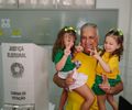 Alfredo Gaspar vota em Maceió e espera “grande vitória” de Flávio Bolsonaro em AL